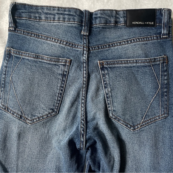 Kendall & Kylie Jeans The Relaxed Skinny Size 3/26 Blue Distressed Denim - Picture 6 of 12